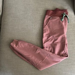 FIGS scrub pants S in Mineral Mauve